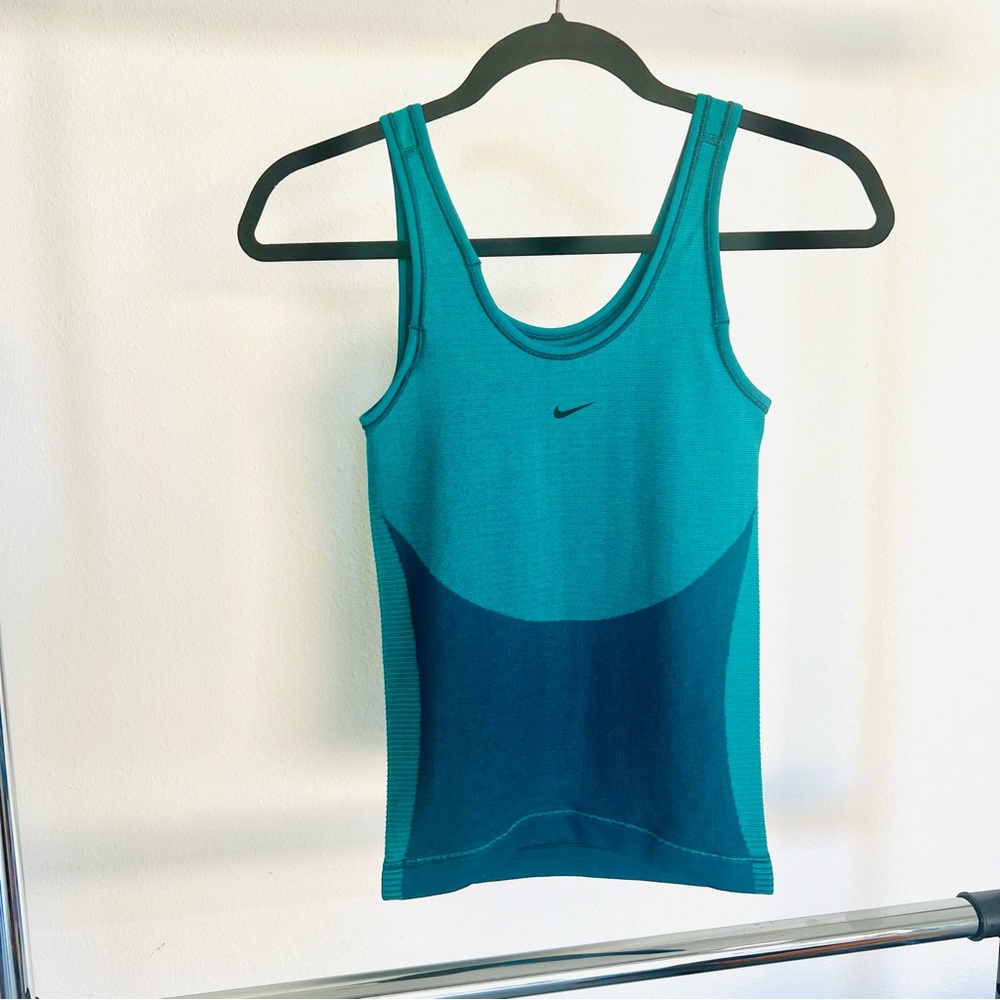 NIKE POWER Fly Zoned Training Sculpt Vest